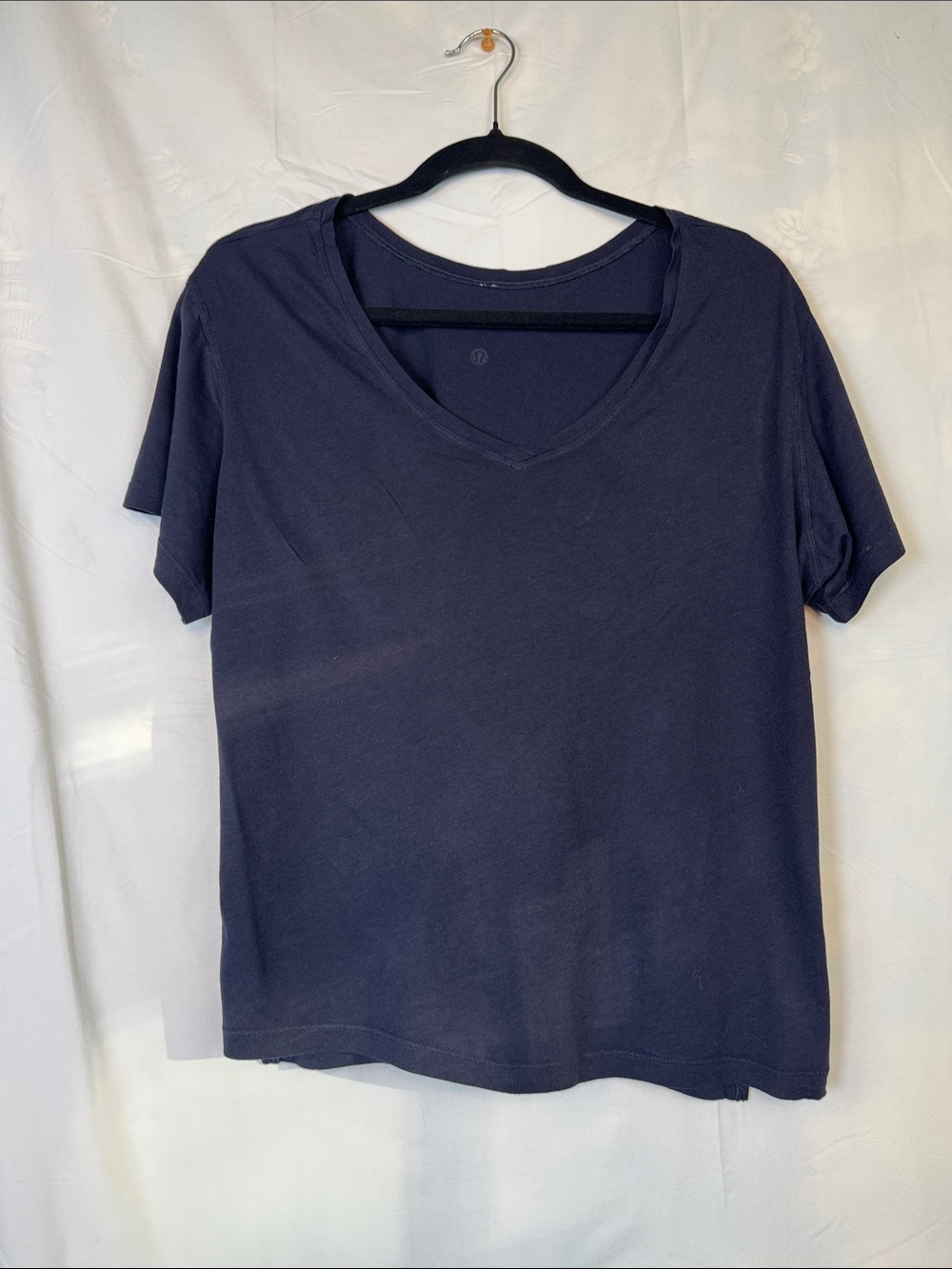 lululemon athletica Women's Dark Navy V-Neck Short Sleeve Tee